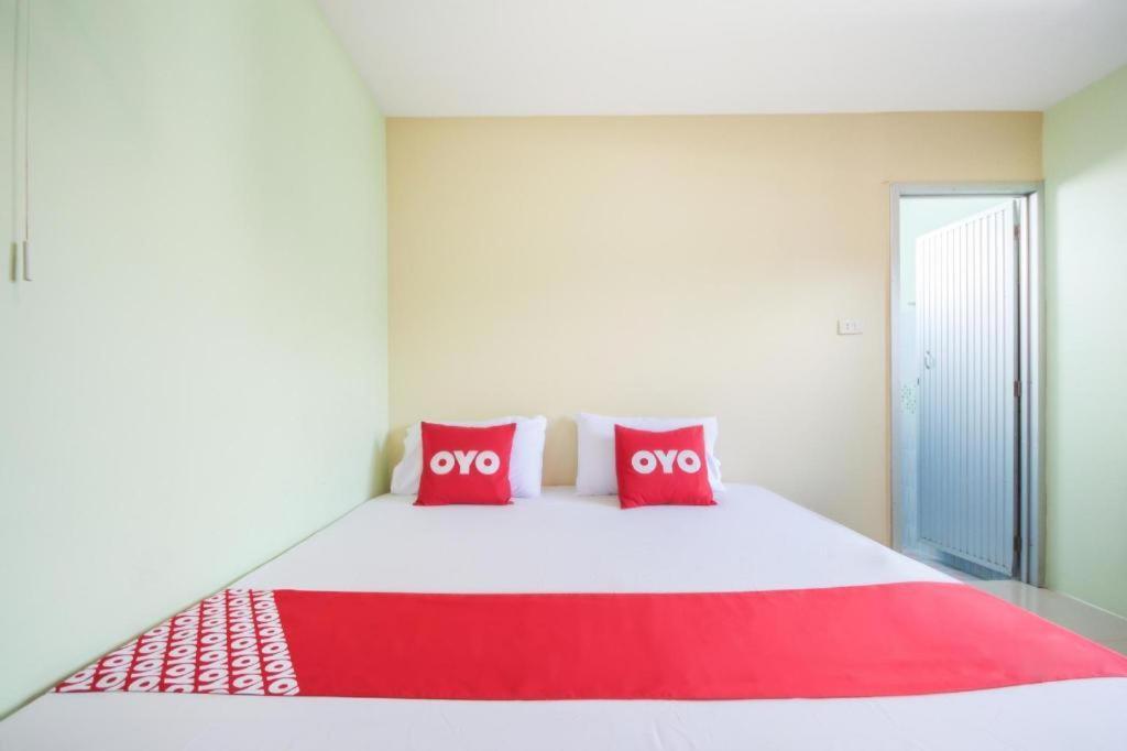 Oyo 1163 Eden Hostel Phuket Luaran gambar