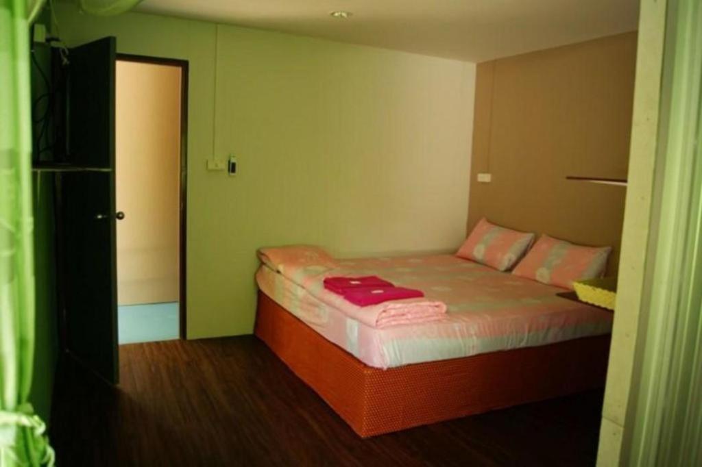 Oyo 1163 Eden Hostel Phuket Luaran gambar