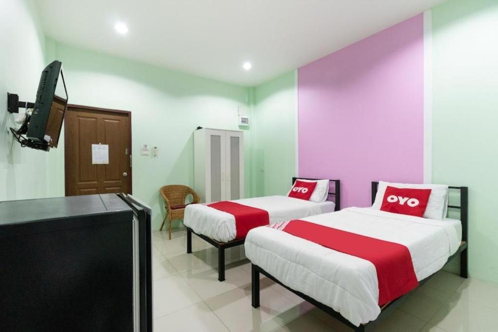 Oyo 1163 Eden Hostel Phuket Luaran gambar