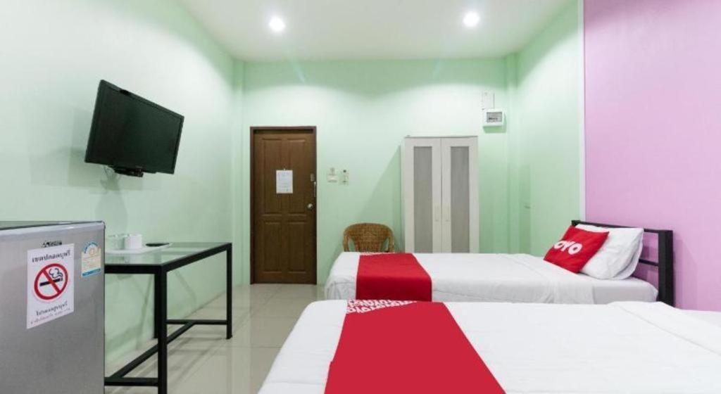 Oyo 1163 Eden Hostel Phuket Luaran gambar