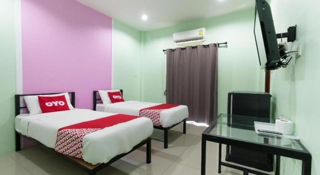 Oyo 1163 Eden Hostel Phuket Luaran gambar