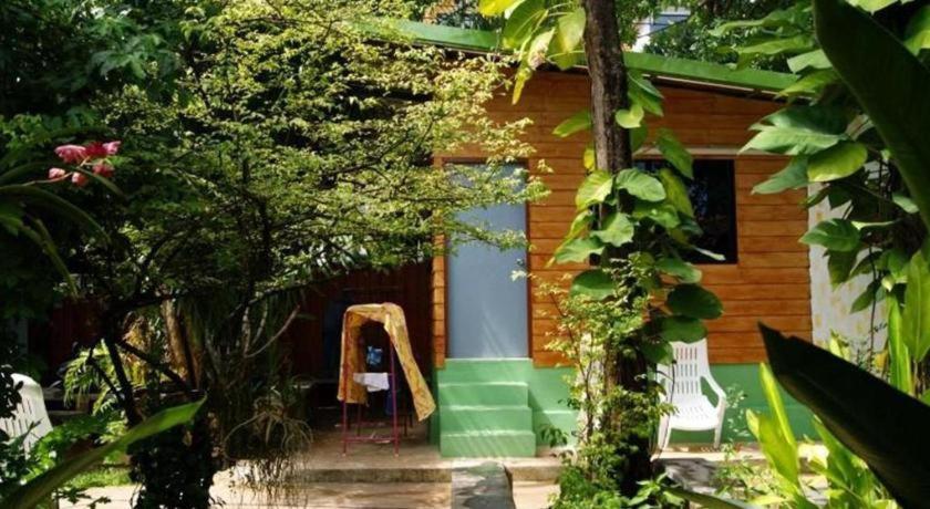 Oyo 1163 Eden Hostel Phuket Luaran gambar