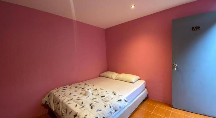 Oyo 1163 Eden Hostel Phuket Luaran gambar