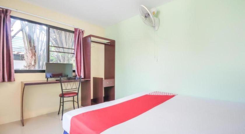 Oyo 1163 Eden Hostel Phuket Luaran gambar