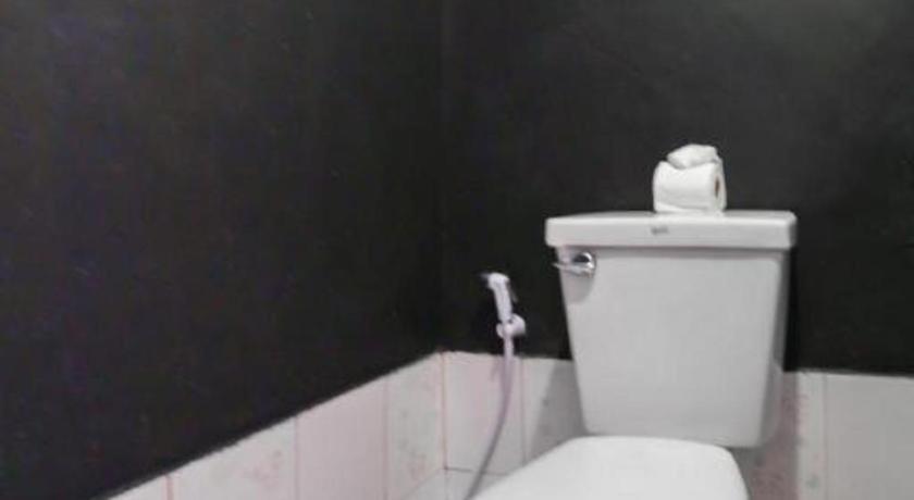 Oyo 1163 Eden Hostel Phuket Luaran gambar