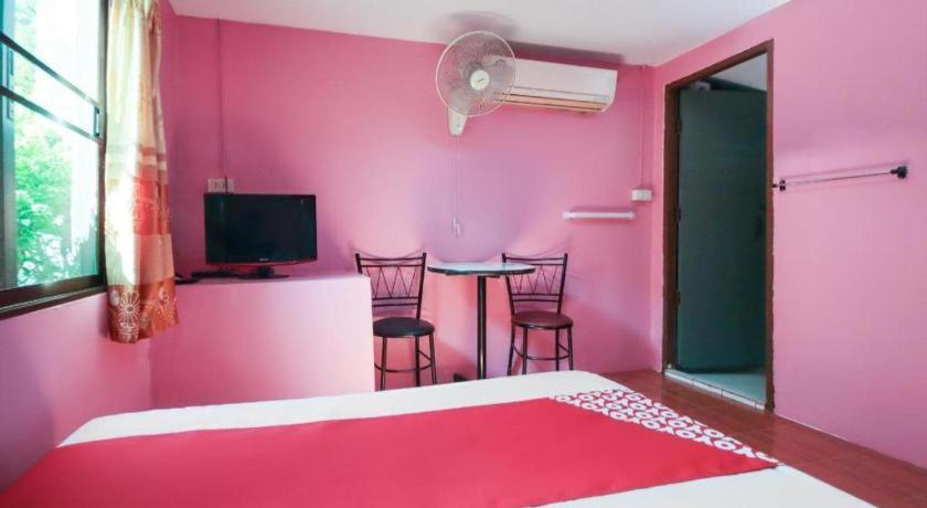 Oyo 1163 Eden Hostel Phuket Luaran gambar