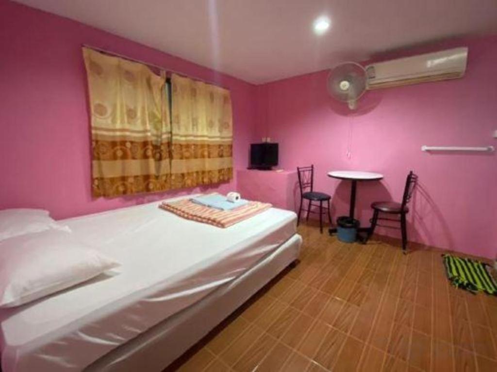 Oyo 1163 Eden Hostel Phuket Luaran gambar